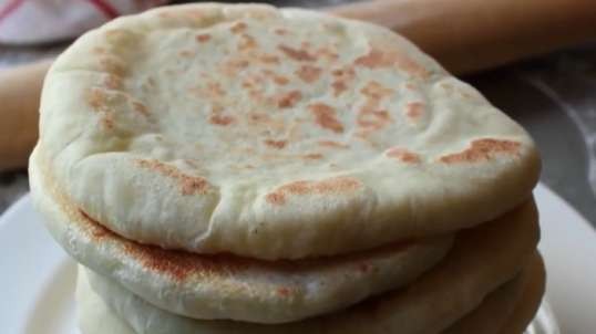 ⁣Learn to bake Pita bread at home
