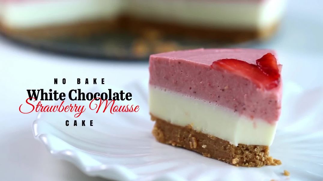 ⁣ NoBake White Chocolate Strawberry Mousse Cake Recipe